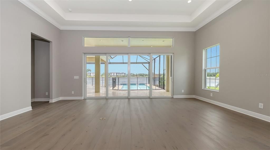 合同活跃: $1,324,990 (3 贝兹, 3 浴室, 2646 平方英尺)