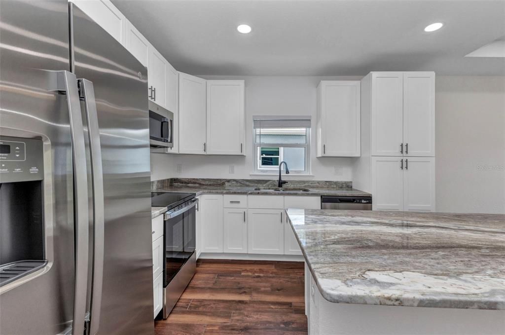 待售: $514,999 (4 贝兹, 0 浴室, 1810 平方英尺)