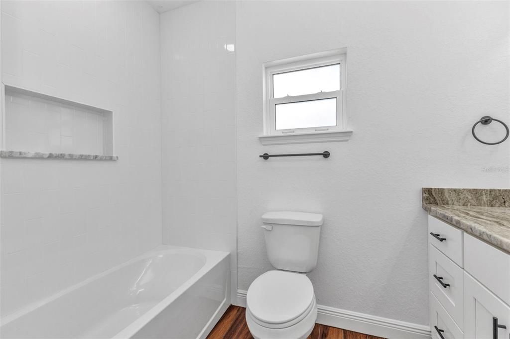 待售: $514,999 (4 贝兹, 0 浴室, 1810 平方英尺)