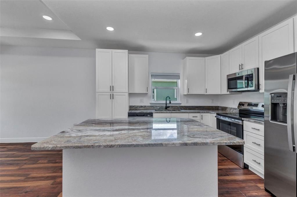 待售: $514,999 (4 贝兹, 0 浴室, 1810 平方英尺)