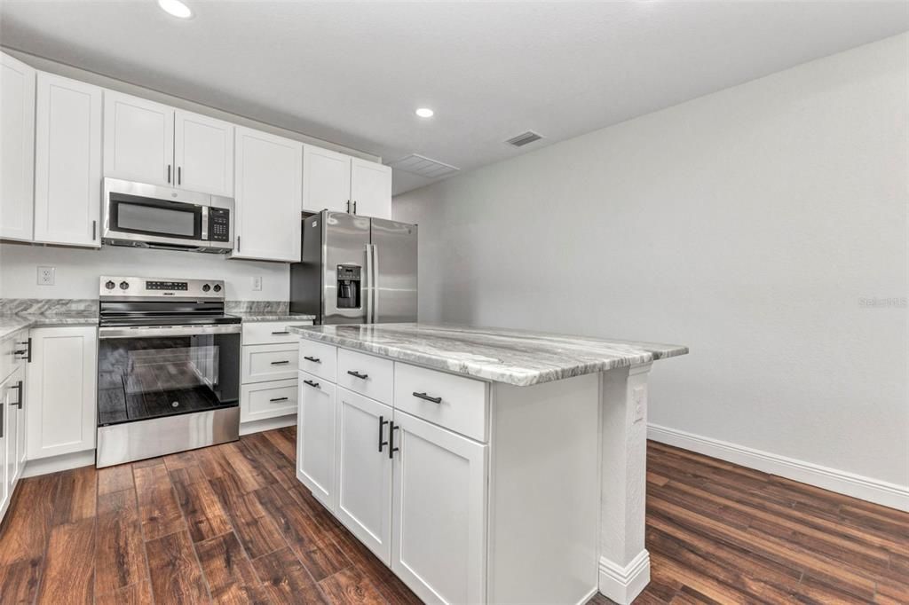 待售: $514,999 (4 贝兹, 0 浴室, 1810 平方英尺)