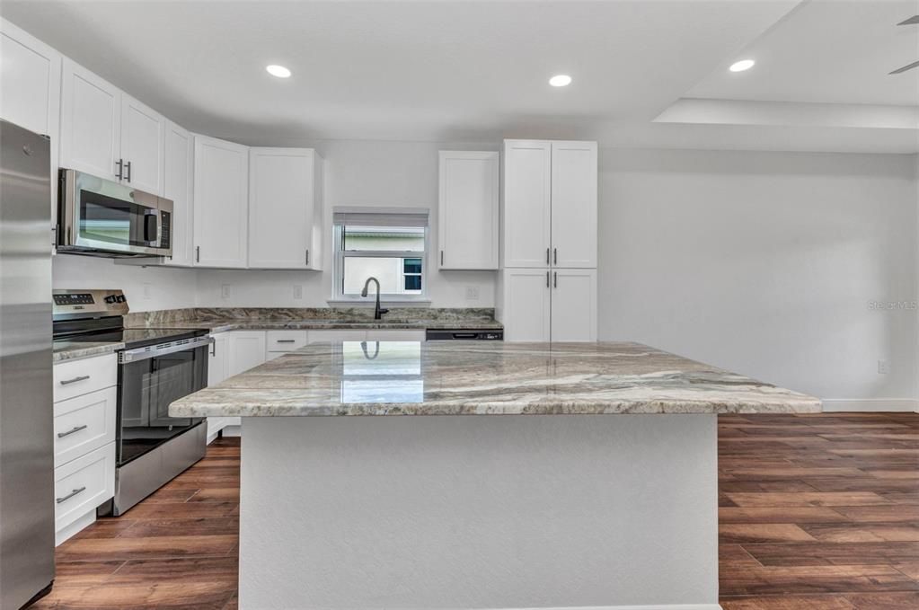 For Sale: $514,999 (6 beds, 0 baths, 1810 Square Feet)