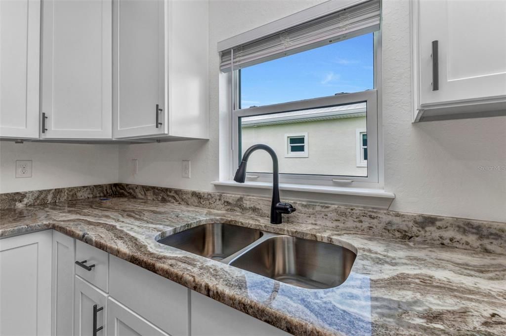 For Sale: $514,999 (6 beds, 0 baths, 1810 Square Feet)