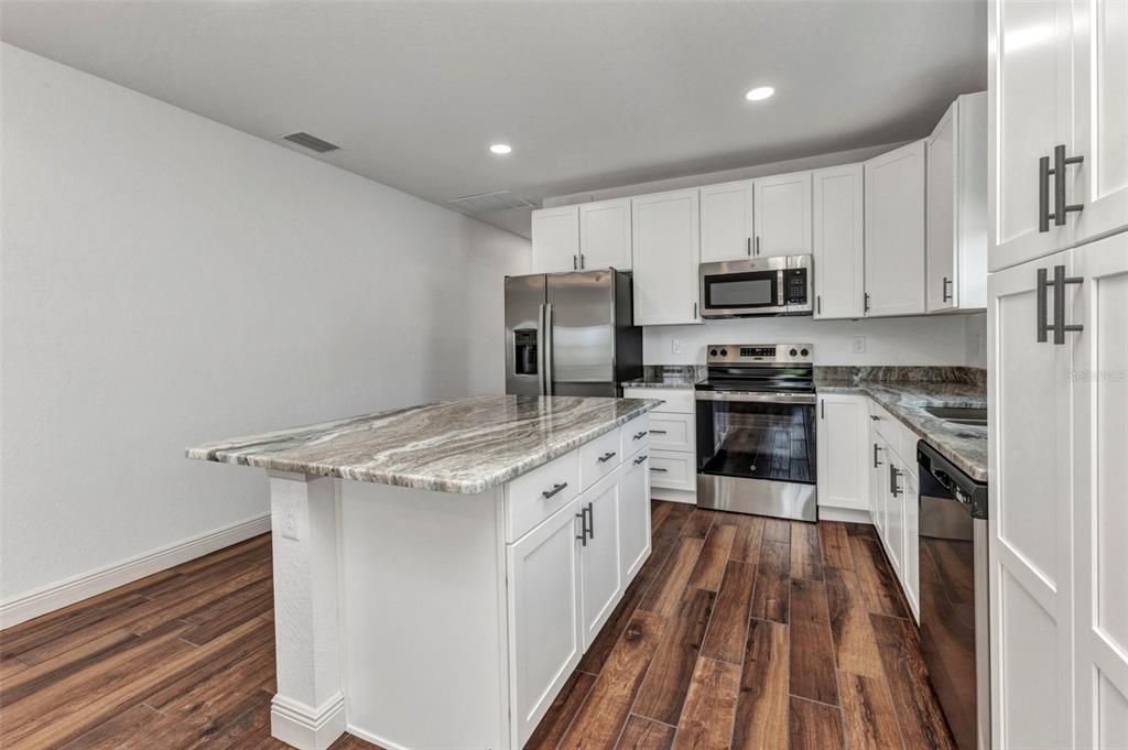 For Sale: $514,999 (6 beds, 0 baths, 1810 Square Feet)