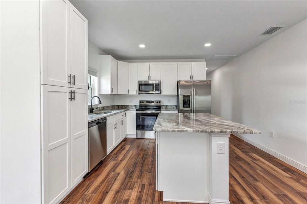 For Sale: $514,999 (6 beds, 0 baths, 1810 Square Feet)