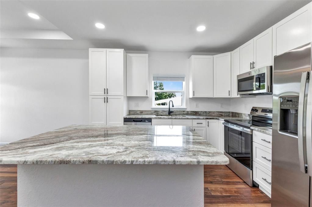 For Sale: $514,999 (6 beds, 0 baths, 1810 Square Feet)