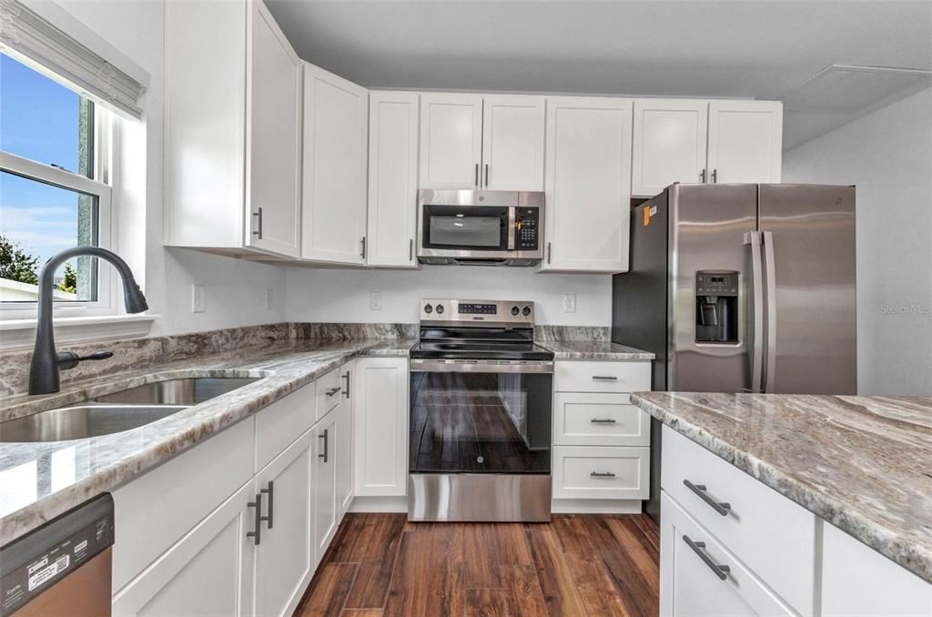 For Sale: $514,999 (6 beds, 0 baths, 1810 Square Feet)