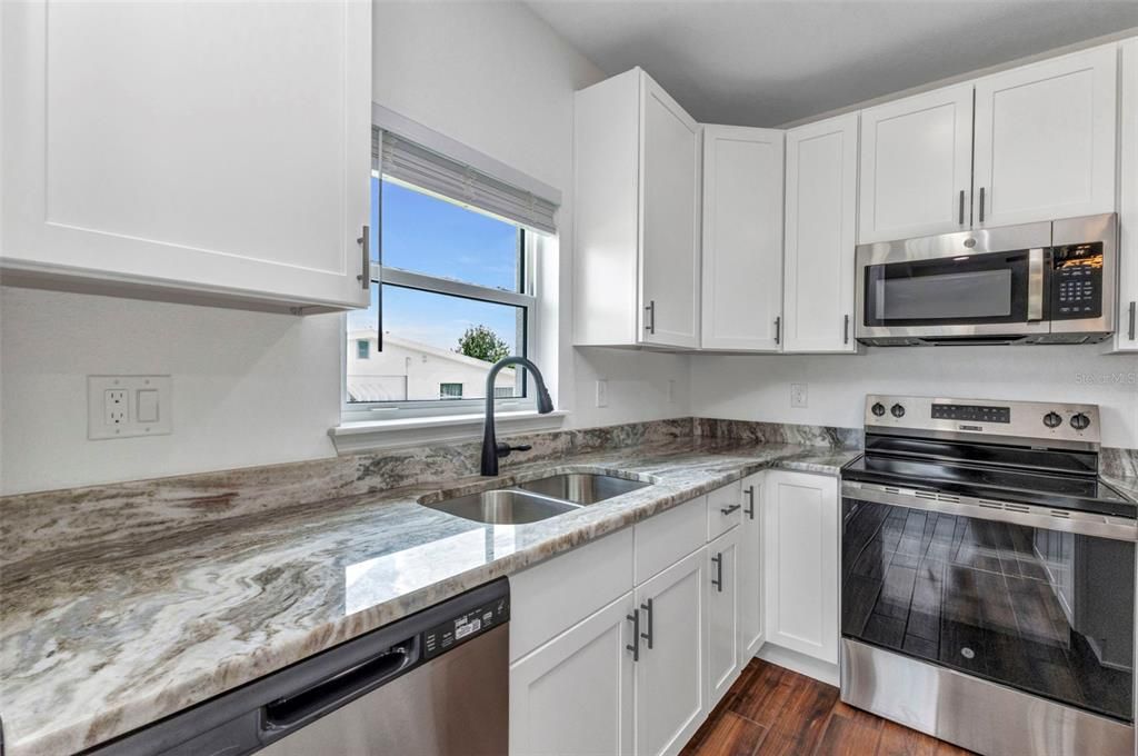 For Sale: $514,999 (6 beds, 0 baths, 1810 Square Feet)