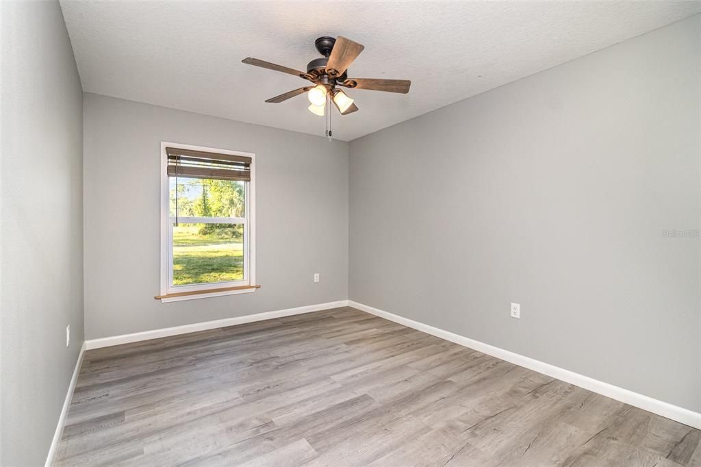 合同活跃: $350,000 (4 贝兹, 3 浴室, 2184 平方英尺)