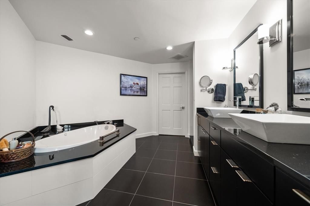 For Sale: $1,397,000 (2 beds, 2 baths, 2319 Square Feet)