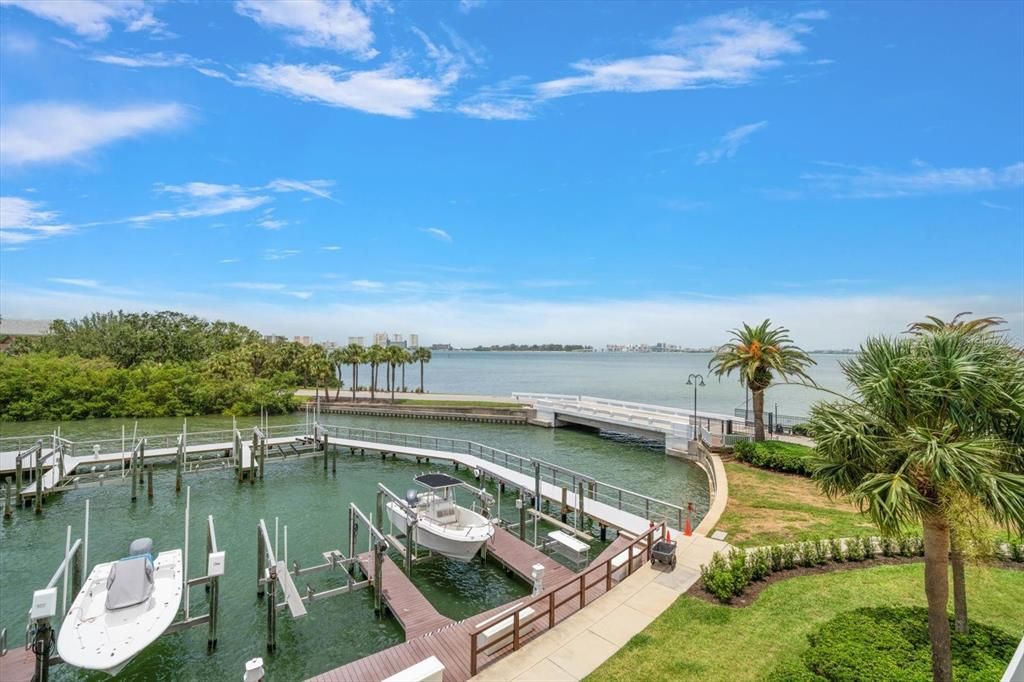 For Sale: $1,397,000 (2 beds, 2 baths, 2319 Square Feet)