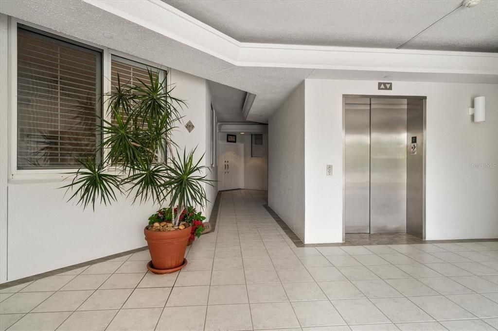 For Sale: $1,397,000 (2 beds, 2 baths, 2319 Square Feet)