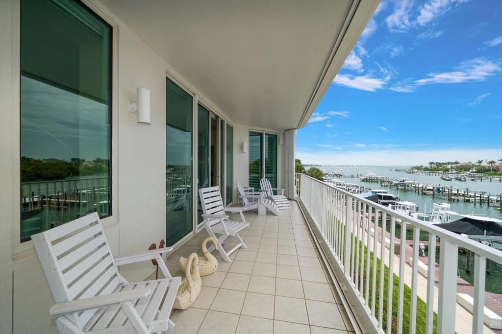 For Sale: $1,397,000 (2 beds, 2 baths, 2319 Square Feet)