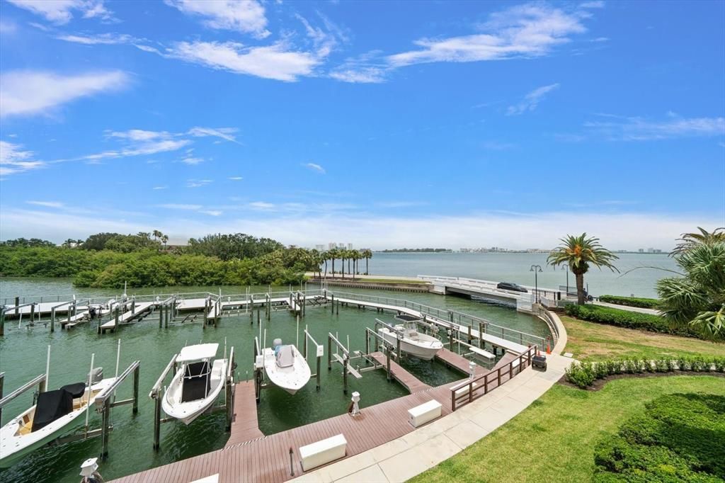 For Sale: $1,397,000 (2 beds, 2 baths, 2319 Square Feet)