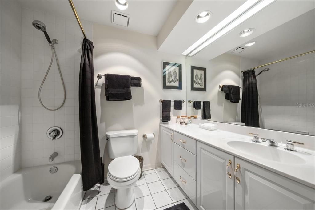 For Sale: $1,397,000 (2 beds, 2 baths, 2319 Square Feet)