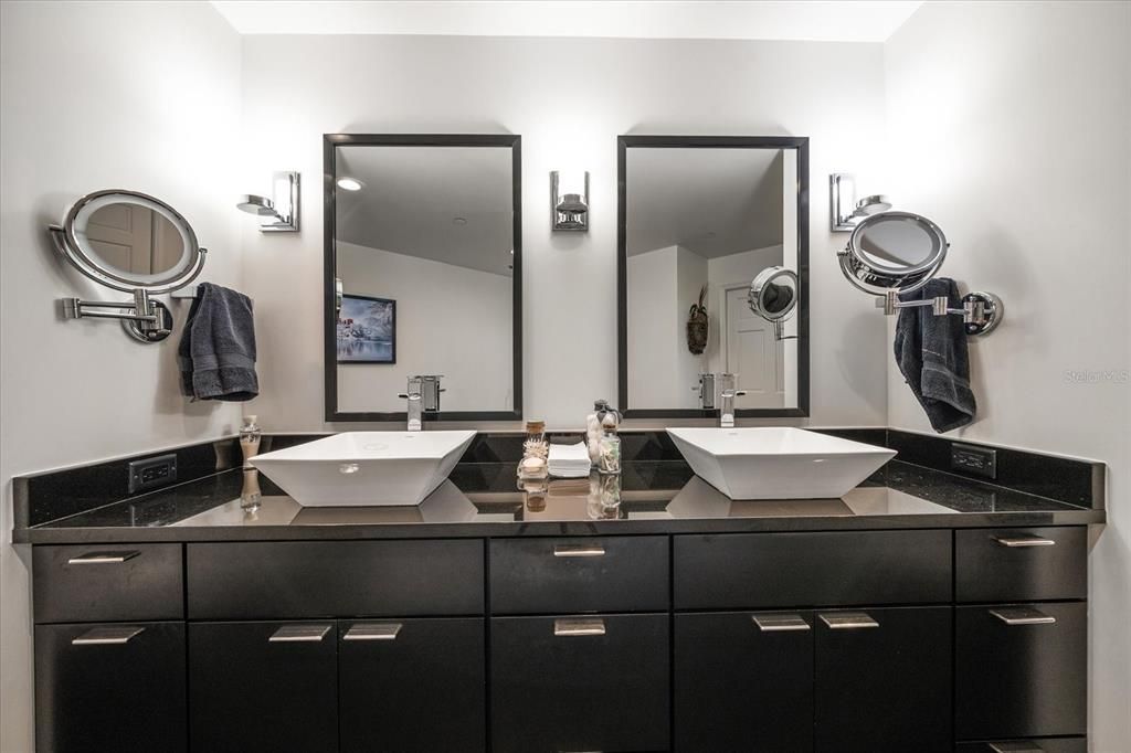 For Sale: $1,397,000 (2 beds, 2 baths, 2319 Square Feet)