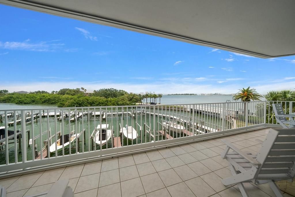 For Sale: $1,397,000 (2 beds, 2 baths, 2319 Square Feet)