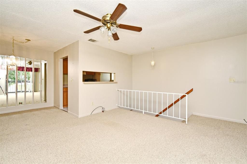 待售: $174,900 (2 贝兹, 2 浴室, 889 平方英尺)