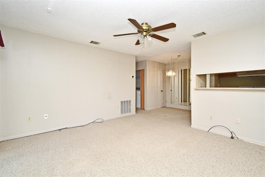 待售: $174,900 (2 贝兹, 2 浴室, 889 平方英尺)