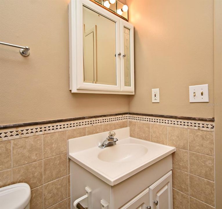 待售: $174,900 (2 贝兹, 2 浴室, 889 平方英尺)