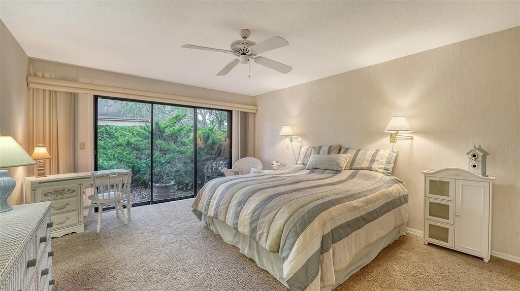 合同活跃: $949,000 (3 贝兹, 3 浴室, 3276 平方英尺)