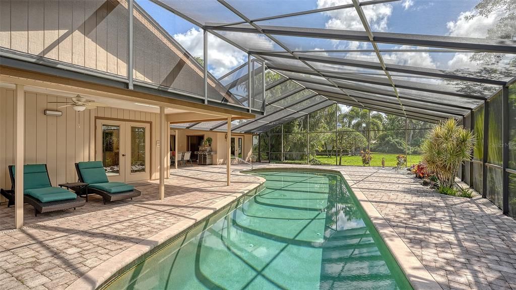 合同活跃: $949,000 (3 贝兹, 3 浴室, 3276 平方英尺)