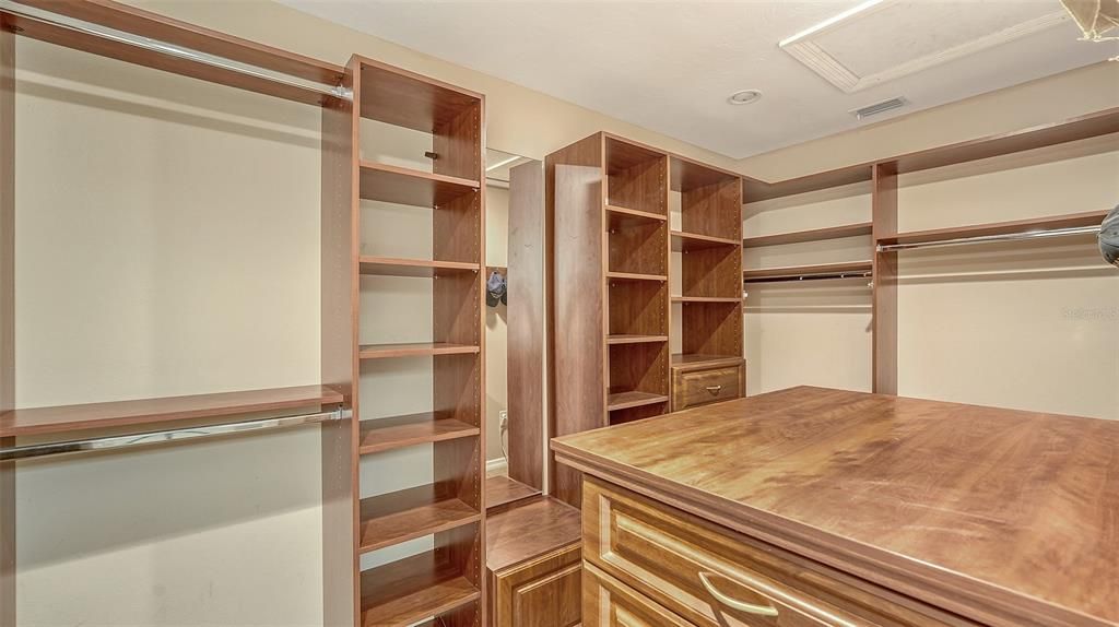 合同活跃: $949,000 (3 贝兹, 3 浴室, 3276 平方英尺)