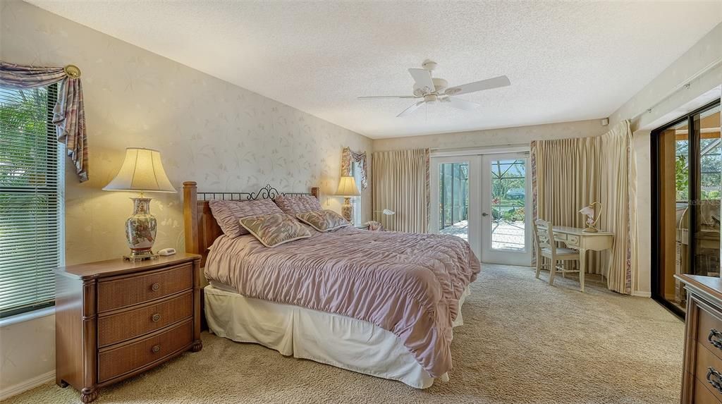 合同活跃: $949,000 (3 贝兹, 3 浴室, 3276 平方英尺)