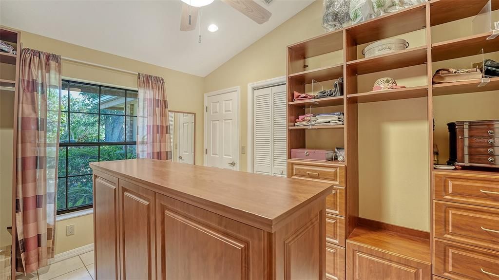 合同活跃: $949,000 (3 贝兹, 3 浴室, 3276 平方英尺)