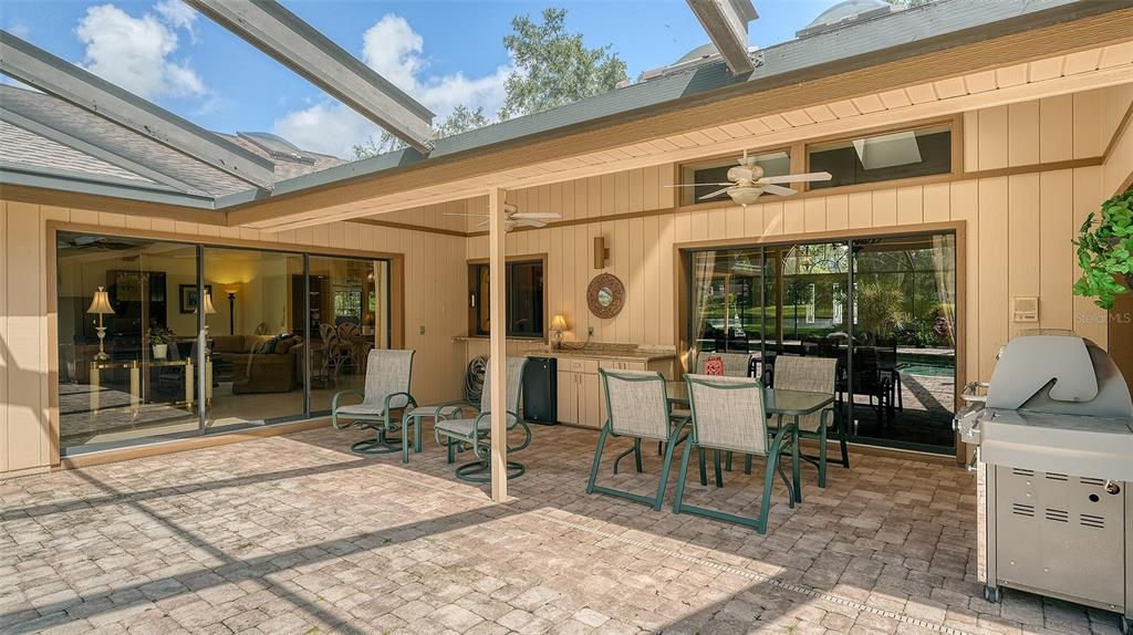 合同活跃: $949,000 (3 贝兹, 3 浴室, 3276 平方英尺)