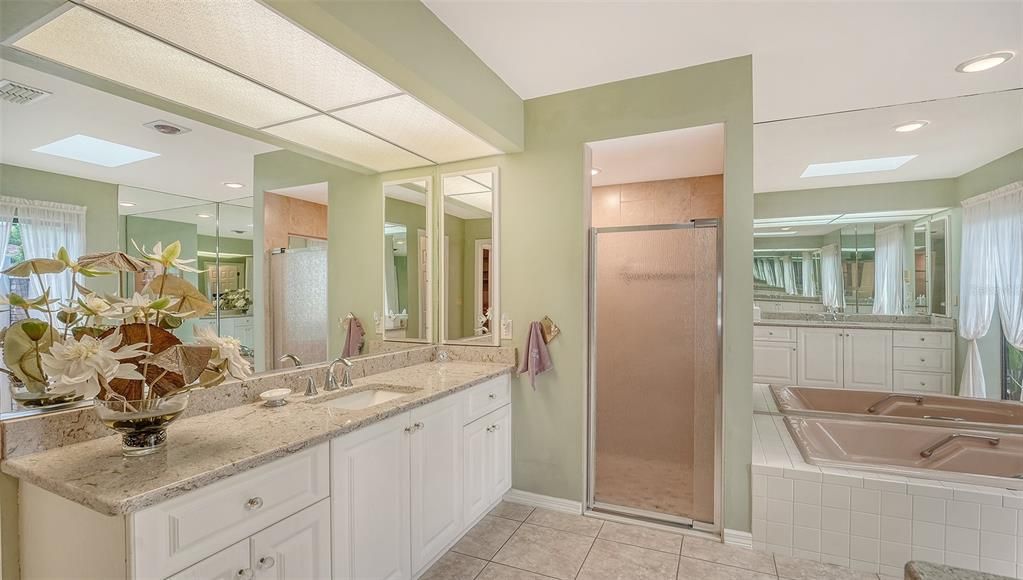 合同活跃: $949,000 (3 贝兹, 3 浴室, 3276 平方英尺)