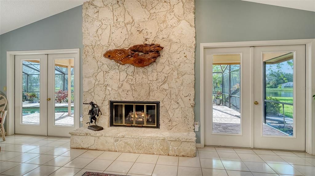 合同活跃: $949,000 (3 贝兹, 3 浴室, 3276 平方英尺)