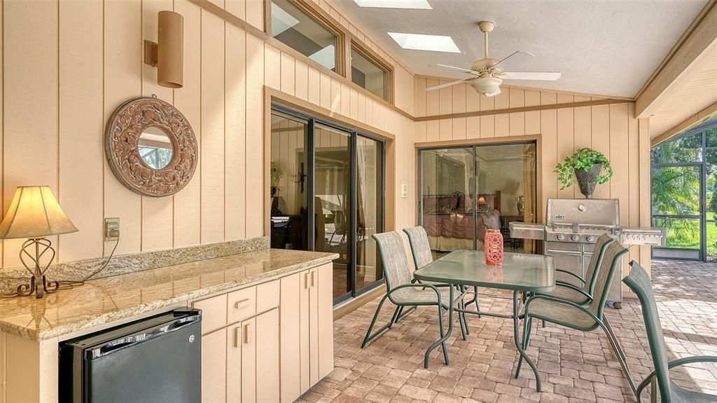 合同活跃: $949,000 (3 贝兹, 3 浴室, 3276 平方英尺)