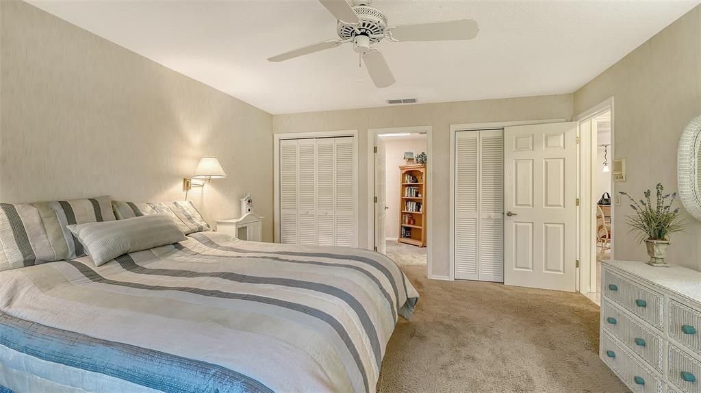 合同活跃: $949,000 (3 贝兹, 3 浴室, 3276 平方英尺)