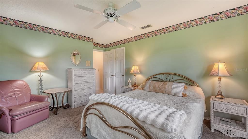 合同活跃: $949,000 (3 贝兹, 3 浴室, 3276 平方英尺)