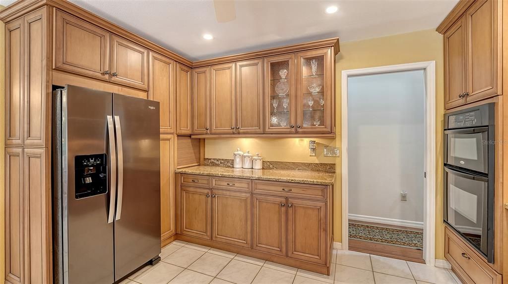 合同活跃: $949,000 (3 贝兹, 3 浴室, 3276 平方英尺)