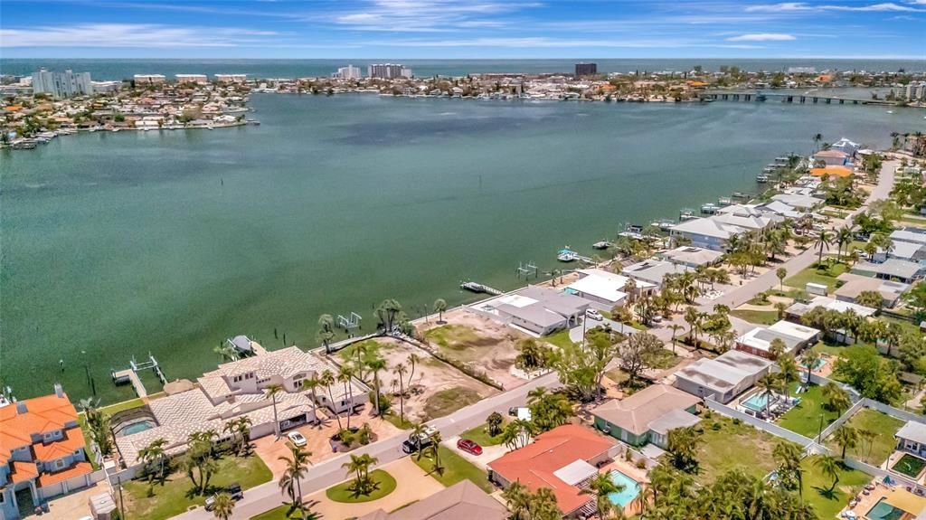 待售: $1,150,000 (0.22 acres)