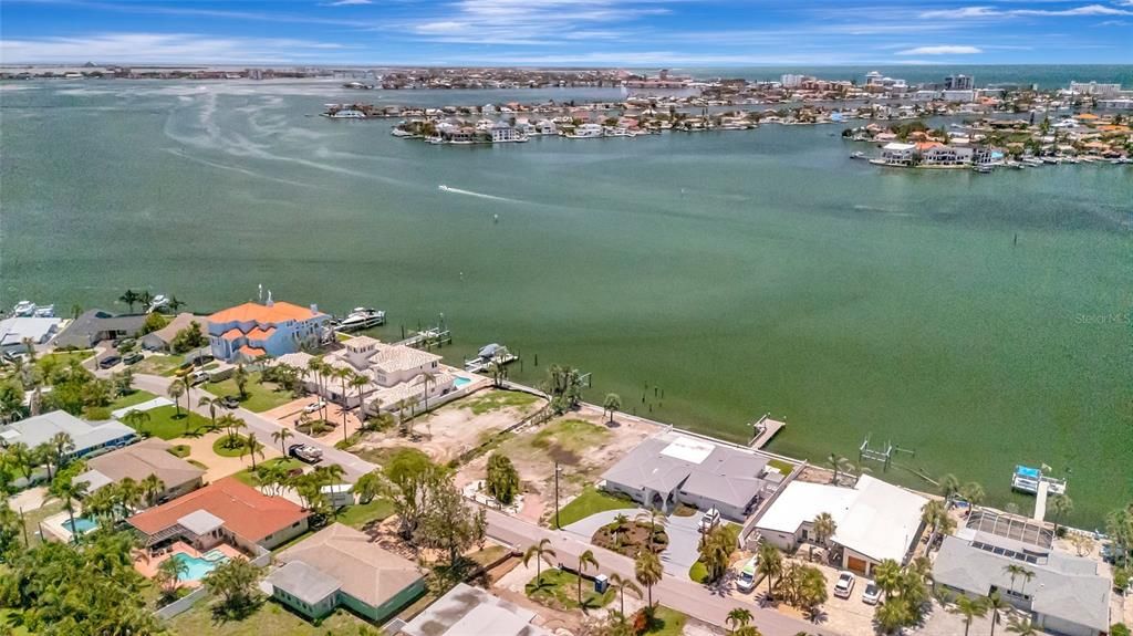 待售: $1,150,000 (0.22 acres)