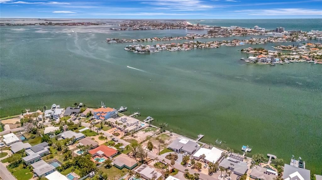 待售: $1,150,000 (0.22 acres)