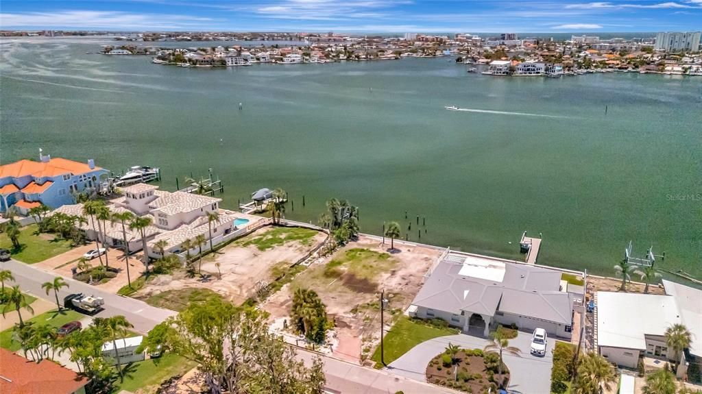 待售: $1,150,000 (0.22 acres)