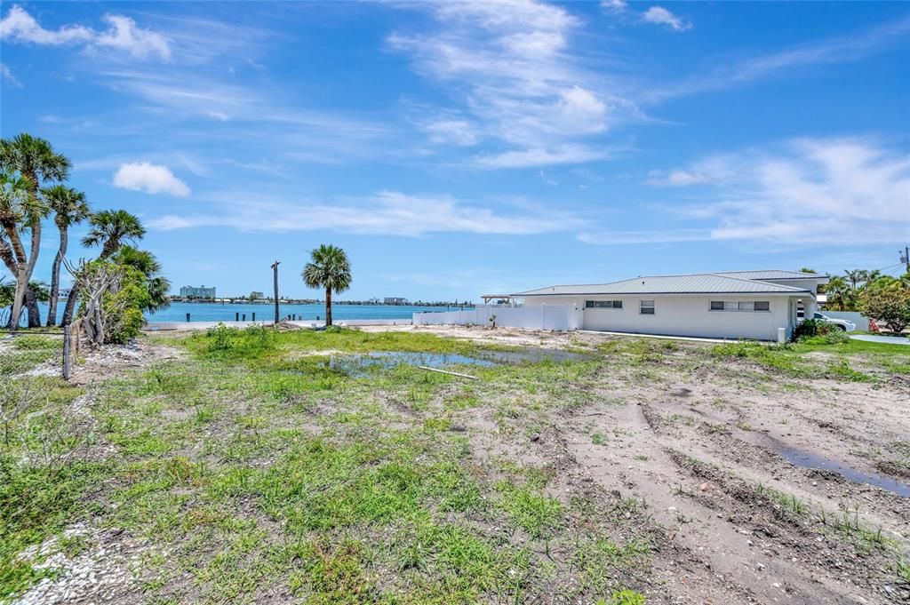 待售: $1,150,000 (0.22 acres)