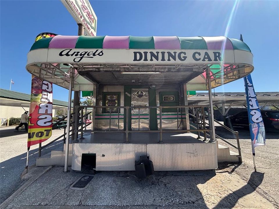 For Sale: $335,000 (3 beds, 2 baths, 2016 Square Feet)