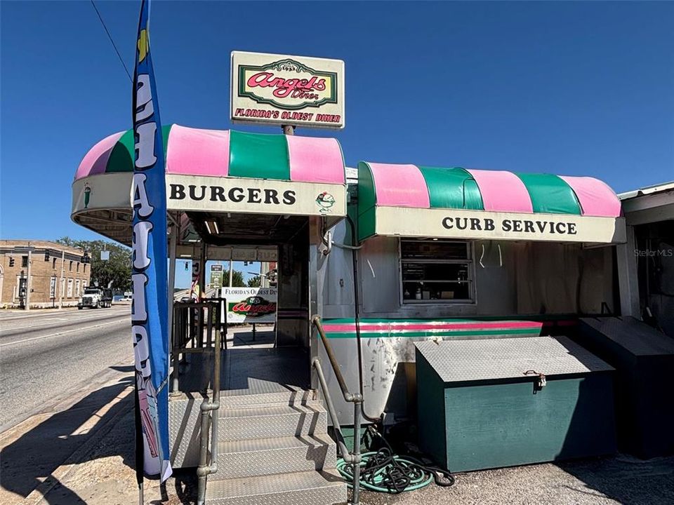 For Sale: $335,000 (3 beds, 2 baths, 2016 Square Feet)