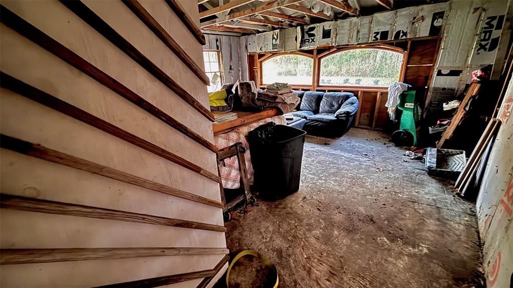 For Sale: $335,000 (3 beds, 2 baths, 2016 Square Feet)