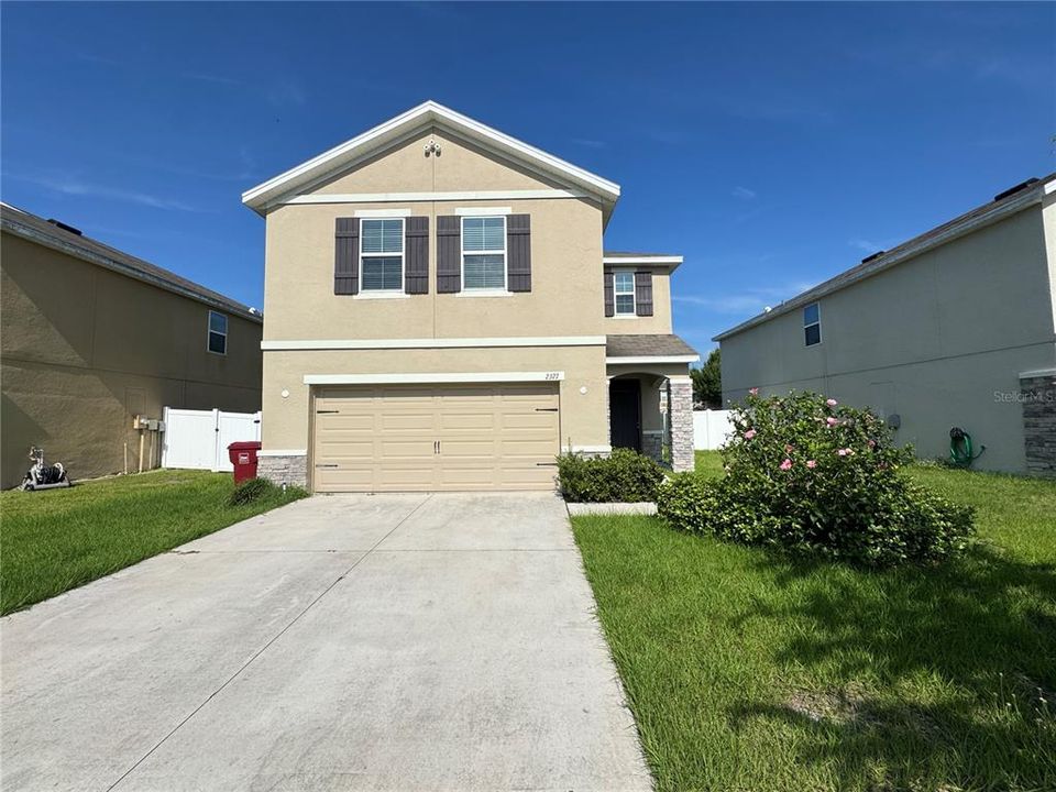 Recently Rented: $2,249 (4 beds, 2 baths, 2328 Square Feet)