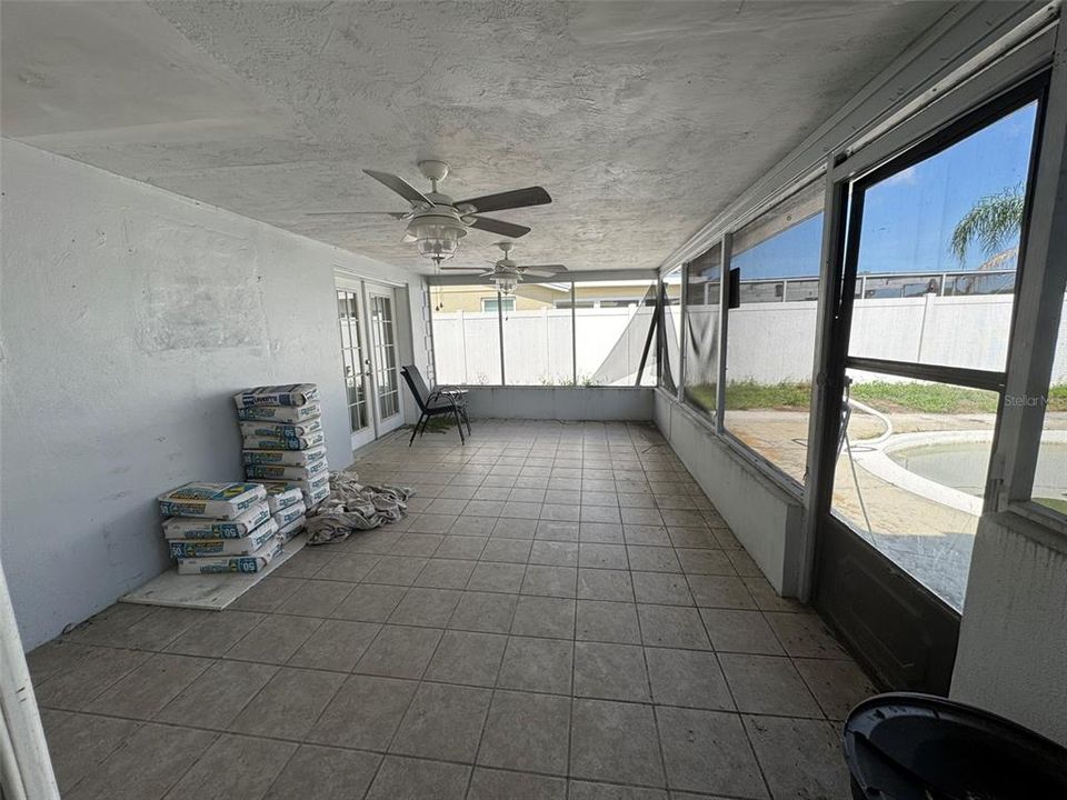 Под контрактом: $159,000 (3 спален, 2 ванн, 1368 Квадратных фут)