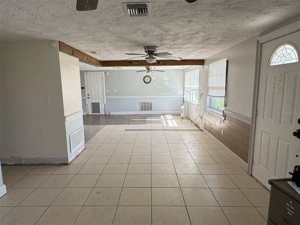 Под контрактом: $159,000 (3 спален, 2 ванн, 1368 Квадратных фут)