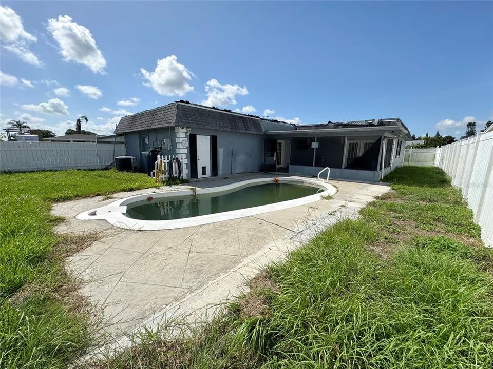 Под контрактом: $159,000 (3 спален, 2 ванн, 1368 Квадратных фут)