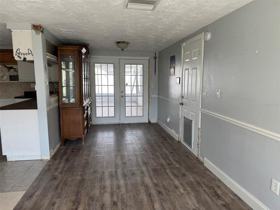 Под контрактом: $159,000 (3 спален, 2 ванн, 1368 Квадратных фут)