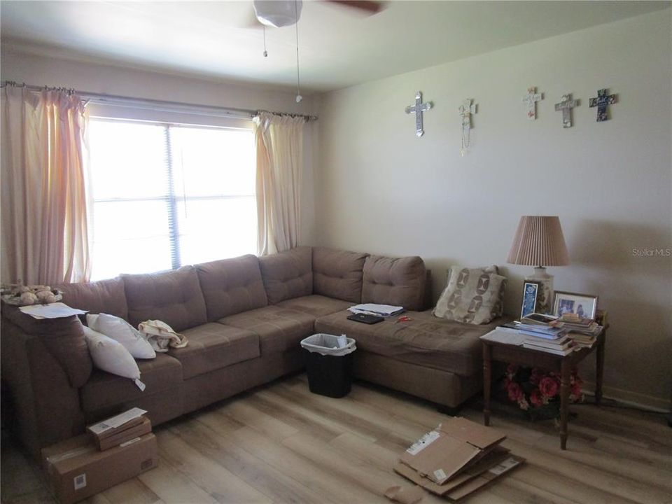 待售: $68,000 (2 贝兹, 1 浴室, 870 平方英尺)